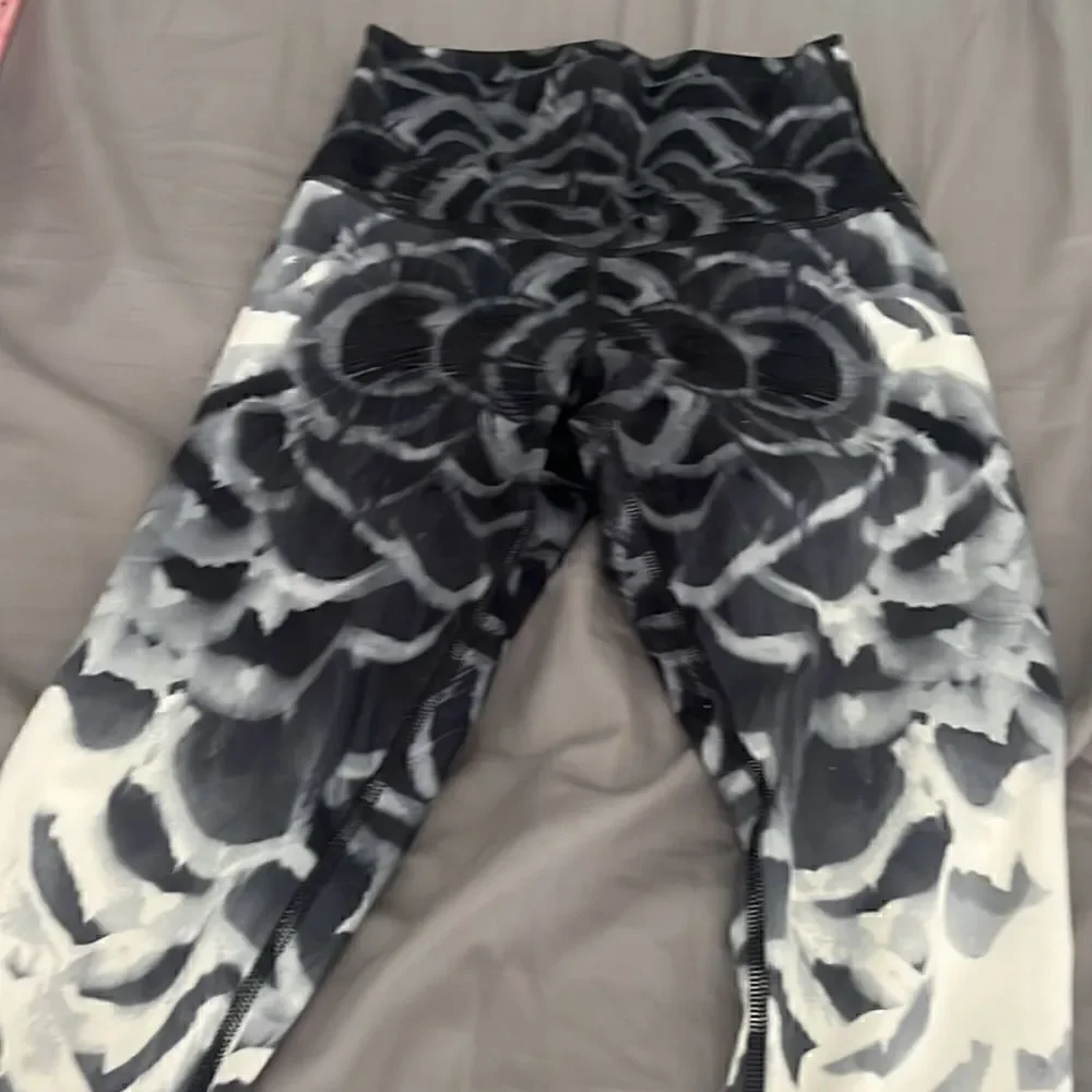 Lululemon high times legging sz 4- pretty plume angel wing ** RARE **